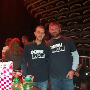 (VIDEO i FOTO) "DOMU MOM" U ZAGREBAČKOJ ARENI: Domoljubni koncert okupio Hrvate iz domovine i iseljeništva, poznato je gdje i kada će se održati idući koncert (VIDEO i FOTO) "DOMU MOM" U ZAGREBAČKOJ ARENI: Domoljubni koncert okupio Hrvate iz domovine i iseljeništva, poznato je gdje i kada će se održati idući koncert