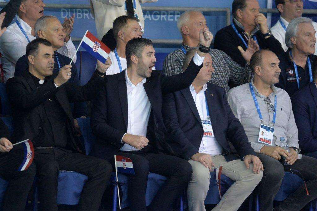 LUDA ZAVRŠNICA U GRUŽU: Hrvatska u raspucavanju peteraca izgubila od Crne Gore LUDA ZAVRŠNICA U GRUŽU: Hrvatska u raspucavanju peteraca izgubila od Crne Gore
