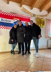 (FOTO) KOTORVAROŠANI U STUTTGARTU: Na fešti proslavili 10. obljetnicu udruge i pomolili se za svog iznenada preminulog člana (FOTO) KOTORVAROŠANI U STUTTGARTU: Na fešti proslavili 10. obljetnicu udruge i pomolili se za svog iznenada preminulog člana