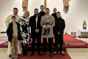 KAKVA RADOST ZA OVU VELIKU OBITELJ KOJA IMA 5 MALIH JUNAKA: U Hrvatskoj katoličkoj zajednici Gießen kršteno peto dijete u obitelji Krstanović iz Bad Vilbela