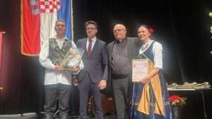 (FOTO) VELIČANSTVENA PROSLAVA S KLAPOM INTRADE: Hrvati u Balingenu slavili pod geslom „50 godina vjerni Bogu i hrvatskome rodu“  