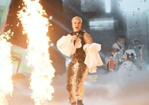„BABY LASAGNA“ IDE NA EUROSONG: Pobjednik Dore 2024. osvojio čak 247 bodova od publike i 74 boda od stručnog žirija „BABY LASAGNA“ IDE NA EUROSONG: Pobjednik Dore 2024. osvojio čak 247 bodova od publike i 74 boda od stručnog žirija