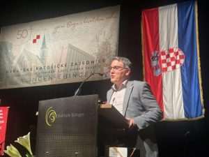 (FOTO) VELIČANSTVENA PROSLAVA S KLAPOM INTRADE: Hrvati u Balingenu slavili pod geslom „50 godina vjerni Bogu i hrvatskome rodu“  