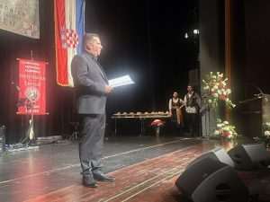 (FOTO) VELIČANSTVENA PROSLAVA S KLAPOM INTRADE: Hrvati u Balingenu slavili pod geslom „50 godina vjerni Bogu i hrvatskome rodu“  