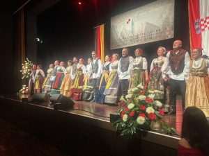(FOTO) VELIČANSTVENA PROSLAVA S KLAPOM INTRADE: Hrvati u Balingenu slavili pod geslom „50 godina vjerni Bogu i hrvatskome rodu“  