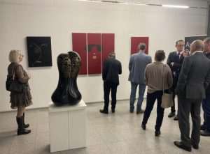 IL MINIMALISTA: U Stuttgartu u poznatoj galeriji Strzelski, pod pokroviteljstvom GK RH Stuttgart otvorena je izložba pod nazivom „Umjetnost je reducirati stvari“ IL MINIMALISTA: U Stuttgartu u poznatoj galeriji Strzelski, pod pokroviteljstvom GK RH Stuttgart otvorena je izložba pod nazivom „Umjetnost je reducirati stvari“