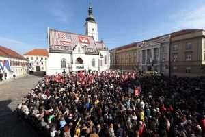 PROSVJED LIJEVE OPORBE PROTIV HDZ-A: "Nemojte otići u Njemačku, nemojte otići u Irsku, otiđite na birališta kako bi otišli oni koji jedini moraju otići" PROSVJED LIJEVE OPORBE PROTIV HDZ-A: "Nemojte otići u Njemačku, nemojte otići u Irsku, otiđite na birališta kako bi otišli oni koji jedini moraju otići"