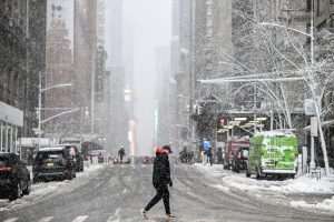 NEPOVOLJNI VREMENSKI UVJETI: Zbog snijega otkazani mnogi letovi i zatvorene škole u New Yorku, New Jerseyju i Connecticutu  