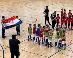OPET NA POBJEDNIČKOM POSTOLJU: U-8 momčad Croatije München osvojila prvo mjesto na turniru u Olympiadorfu OPET NA POBJEDNIČKOM POSTOLJU: U-8 momčad Croatije München osvojila prvo mjesto na turniru u Olympiadorfu