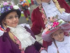 OKO 500.000 LJUDI U MAINZU: U popularnoj karnevalskoj povorci Rosenmontag Hrvati privlačili pozornost i pozivali na "čašu vina i knjigu"