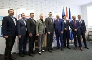 Na fotografiji Željko Lacković, Nenad Matić, Goran Jelić, Zlatko Hasanbegović, Ivan Penava, Mislav Kolakušić, Ivan Vilibor Sinčić, Ivan Lovrinović, i Hrvoje Janči / Foto: Hina