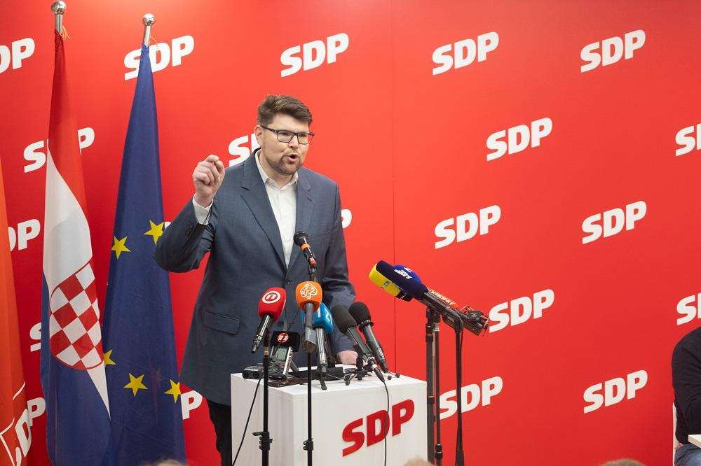 Na fotografiji Peđa Grbin