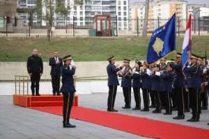 HRVATSKI MINISTAR OBRANE: Hrvatska u potpunosti stoji uz Kosovo i pravo te zemlje na neovisnost Ministar odbrane Kosova Ejup Maqedonci ugostio je ministra odbrane Hrvatske Ivana Anušića / Foto: Anadolu