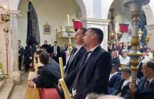PLENKOVIĆ U NOĆNOJ PROCESIJI „ZA KRIŽEN“ NA HVARU: „Uvijek je zadovoljstvo doći na početku trodnevlja i pripremiti se za Uskrs“ Procesija Za križen u Svircu na Hvaru / Foto: Hina