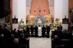 PLENKOVIĆ U NOĆNOJ PROCESIJI „ZA KRIŽEN“ NA HVARU: „Uvijek je zadovoljstvo doći na početku trodnevlja i pripremiti se za Uskrs“ Procesija Za križen u Svircu na Hvaru / Foto: Hina
