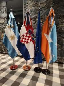 ŠEF HRVATSKE DIPLOMACIJE U ARGENTINI: U Hrvatskom domu u Ushuaiji je uručio hrvatska državljanstva Hrvatska zastava / Foto: Fenix (SIM)