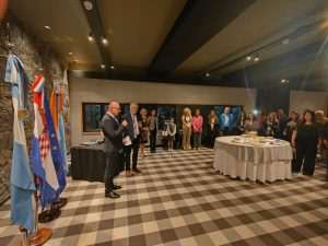 ŠEF HRVATSKE DIPLOMACIJE U ARGENTINI: U Hrvatskom domu u Ushuaiji je uručio hrvatska državljanstva Grlić Radman u Argentini / Foto: Fenix (SIM)