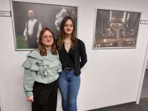 IZLOŽBA FOTOGRAFIJA ANTONIJE PEČAVAR: Fotografije s hrvatskim motivima privukle su znatiželjnike u Centar hrvatske nastave u Stuttgartu Izlozba autorice Antonije Pecavar