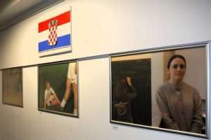 IZLOŽBA FOTOGRAFIJA ANTONIJE PEČAVAR: Fotografije s hrvatskim motivima privukle su znatiželjnike u Centar hrvatske nastave u Stuttgartu Izlozba autorice Antonije Pecavar