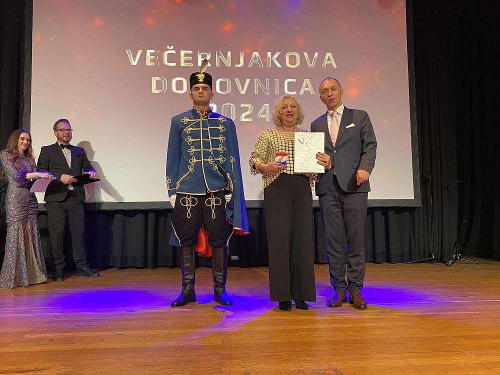 Karmen Meić u sredini između Hrvatskog sokola (lijevo) i Daria Magdića (desno) / Foto: Sonja Breljak