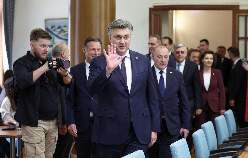 HDZ i partneri predali DIP-u izborne liste / Foto: Hina