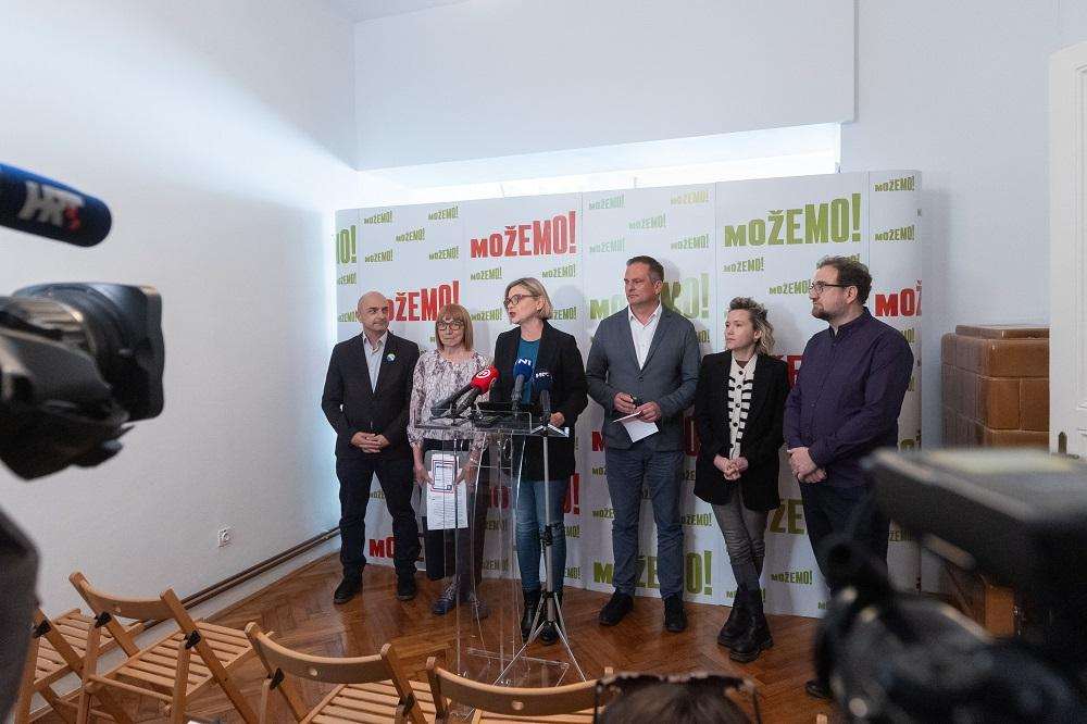 Konferencija za medije stranke Možemo! i stranke Hoćemo pravedno!, gdje su o zajedničkom izlasku na izbore za Hrvatski sabor govorili Dragica Trumbetaš, predsjednica stranke Hoćemo pravedno! i sukoordinatorica Možemo! Sandra Benčić / Foto: Hina