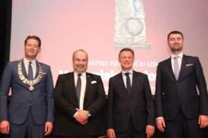 DODJELA NAGRADA VEČERNJAKOVA DOMOVNICA 2023.: U Bad Homburgu se susrela Domovina i iseljeništvo DODJELA NAGRADA VEČERNJAKOVA DOMOVNICA 2023.: U Bad Homburgu se susrela Domovina i iseljeništvo