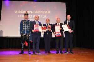 VELIKA FOTOGALERIJA SA SVEČANE DODJELE VEČERNJAKOVE DOMOVNICE: Domovina, hrvatsko iseljeništvo i prijatelji u Bad Homburgu