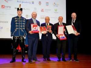 VEČERNJAKOVA DOMOVNICA 2024. U BAD HOMBURGU: Svečanu dodjelu nagrada u nekadašnjoj ljetnoj rezidenciji cara Wilhelma II. pratilo više od 400 uzvanika VEČERNJAKOVA DOMOVNICA 2024. U BAD HOMBURGU: Svečanu dodjelu nagrada u nekadašnjoj ljetnoj rezidenciji cara Wilhelma II. pratilo više od 400 uzvanika