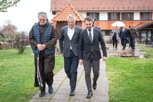 Milas sa domaćinima na Plehanu / Foto: HDZ/ Foto: HDZ