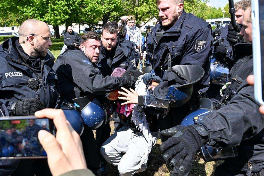Policija uklanja kamp u Berlinu