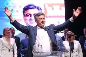 PLENKOVIĆ SA PREDIZBORNOG U SPLITU: Milanović gura Hrvatsku i hrvatski narod u 'Ruski svijet' Andrej Plenković na predizbornom skupu u Splitu / Foto: Hina
