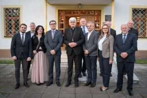 Banjalučki biskup Željko Majić i Zvonko Milas sa suradnicima / Foto: HDZ