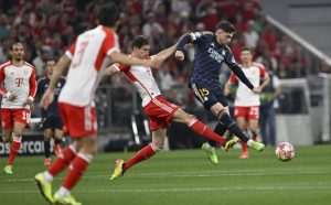 Thomas Mueller i Jude Bellingen u duelu / Foto: Anadolu