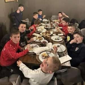 USPJEŠAN POSJET DOMOVINI: Mladi U-10 nogometaši Croatije München nastupili na turniru NK Bubamara Prečko Igrači U-10 nogometne momčadi Croatije München na večeri u Zagrebu / Foto: Fenix (SIM)