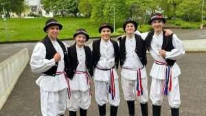 VELIK BROJ MLADIH HRVATA NA JEDNOM MJESTU: 30. Hrvatski folklorni festival u Njemačkoj okupio 13 folklornih društava VELIK BROJ MLADIH HRVATA NA JEDNOM MJESTU: 30. Hrvatski folklorni festival u Njemačkoj okupio 13 folklornih društava
