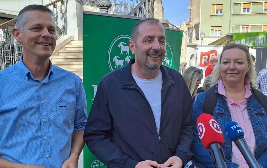 Druženje IDS-a s građanima na pulskoj tržnici / Foto: Hina