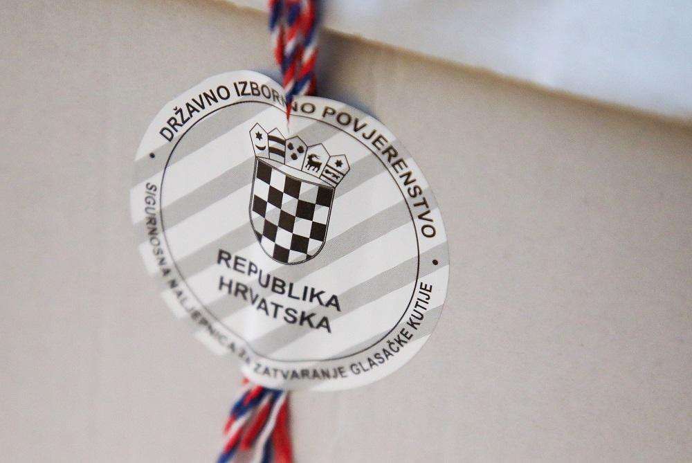 Pečat DIP-a na glasačkoj kutiji / Foto: Hina