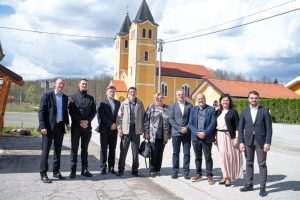 Milas sa suradnicima u Šurkovcu / Foto: HDZ