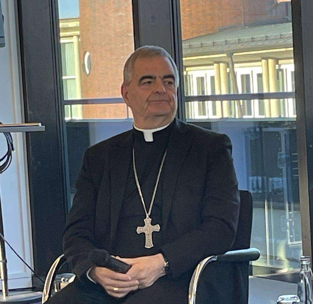 Nuncij Nikola Eterović na promociji knjige Tiha moć - diplomacija Svete stolice u Offenbachu (ILUSTRACIJA) / Foto: Fenix (SIM)