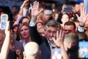 PLENKOVIĆ SA PREDIZBORNOG U SPLITU: Milanović gura Hrvatsku i hrvatski narod u 'Ruski svijet' Predizborni skup HDZ-a u Spitu / Foto: Hina