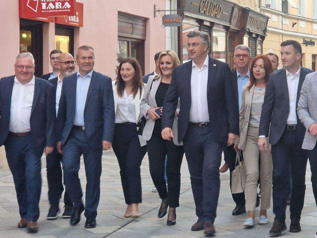 Andrej Plenković sa suradnicima u Varaždinu / Foto: Hina