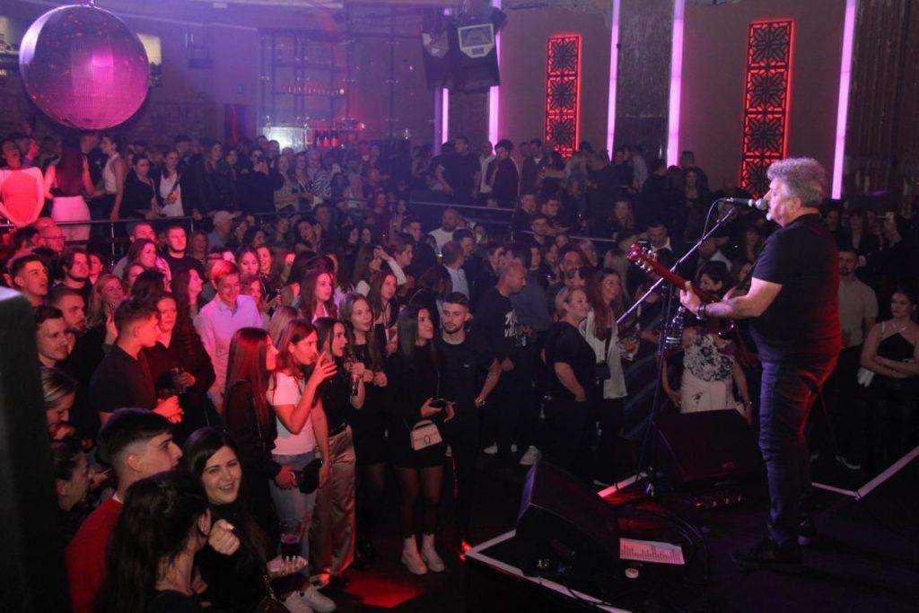 (FOTO) Dalmatino oduševio Hrvate u Sjevernoj Rajni-Vestfaliji Na koncertu grupe Dalmatino u Düsseldorfu / Foto: Fenix (Zvonko Bosnić)