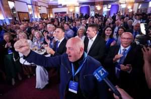 "EKSPLODIRALI OD SREĆE": Oduševljenje u stožeru HDZ-a nakon prve objave DIP-a Slavlje u HDZ-ovom izbornom stožeru