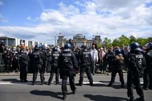 (FOTO) VELIKA POLICIJSKA AKCIJA U BERLINU: Policija je uklonila kamp propalestinskih prosvjednika, uhićeno nekoliko osoba Policija uklanja kamp u Berlinu