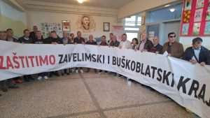 SUGLASJE MJEŠTANA: Stanovništvo buškoblatskog i zavelimskog kraja protiv izgradnje novih vjetrenjača, solara i dalekovoda Poseban naglasak okupljenih dat je zaštiti zavelimskog i buškoblatskog kraja od novih vjetrenjača, solara i dalekovoda, jer žele sačuvati i zaštititi svoj kraj i njegove prirodne resurse od daljnje devastacije i energetskog iscrpljivanja / Foto: ZZIBK