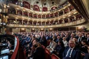PLENKOVIĆ S GOVORNICE HNK: 30. svibnja 1990. dogodio se povijesni čin kojim je hrvatski narod ponovno počeo samostalno odlučivati o svojoj sudbini Proslava Dana državnosti 2024. u HNK u Zagrebu / Foto: Hina