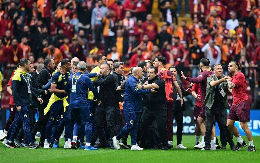 Tenzije pred veliki istanbulski derbi Galatasaraya i Fenerbahcea / Foto: Anadolu