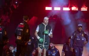 (FOTO) BOKSAČKI SPEKTAKL U RIJADU: Ukrajinac Usik svladao Britanca Furya i ujedinio naslove te postao apsolutni svjetski prvak u teškoj kategoriji Britanski boksač Tyson Fury / Foto: Anadolu