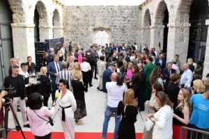 DUBROVNIK: HTZ dodijelio jubilarne 20. nagrade i priznanja Zlatna penkala stranim novinarima Hrvatska turistička zajednica održala je 20. dodjelu nagrada „Zlatna penkala“ u četvrtak u dubrovačkim Lazaretima / Foto: Hina